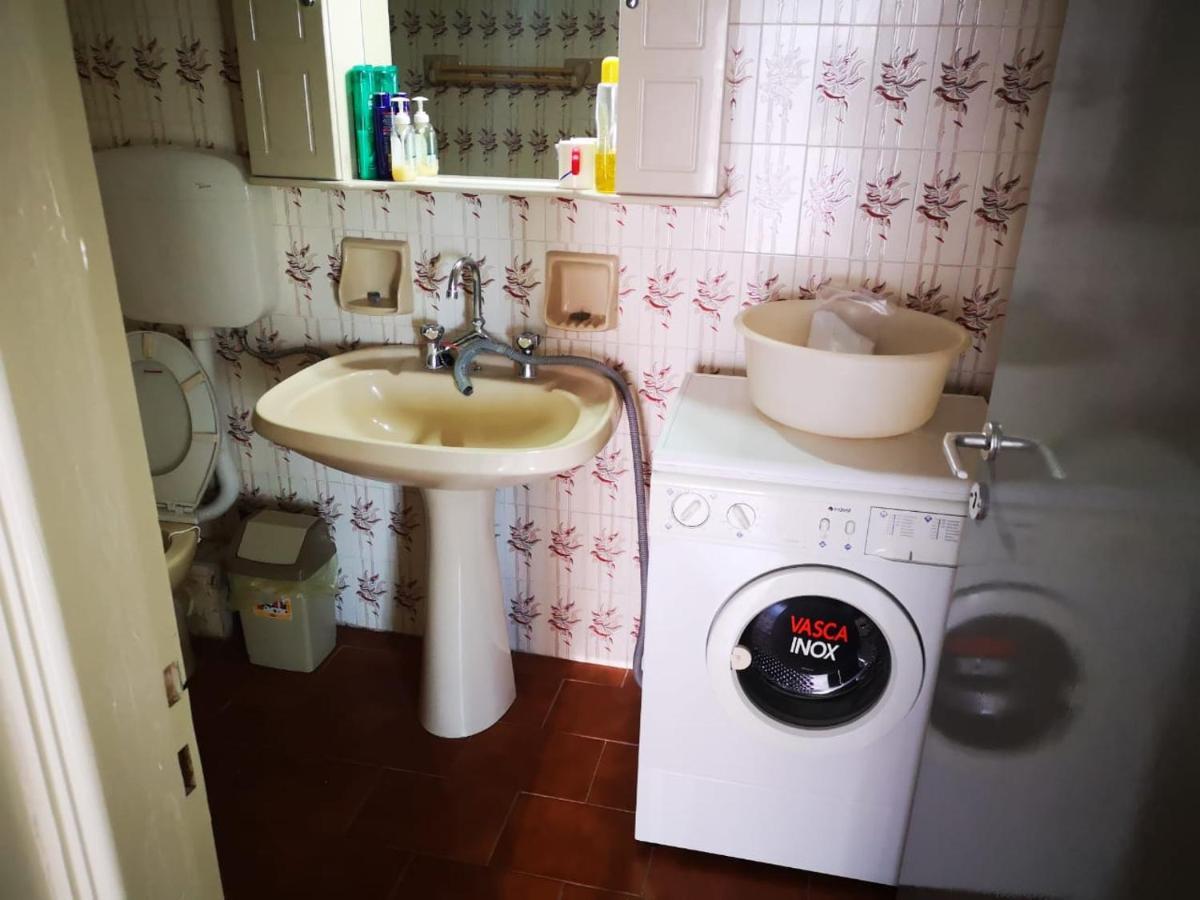 Comfortable Beachfront Apartment ลูตรากี ภายนอก รูปภาพ