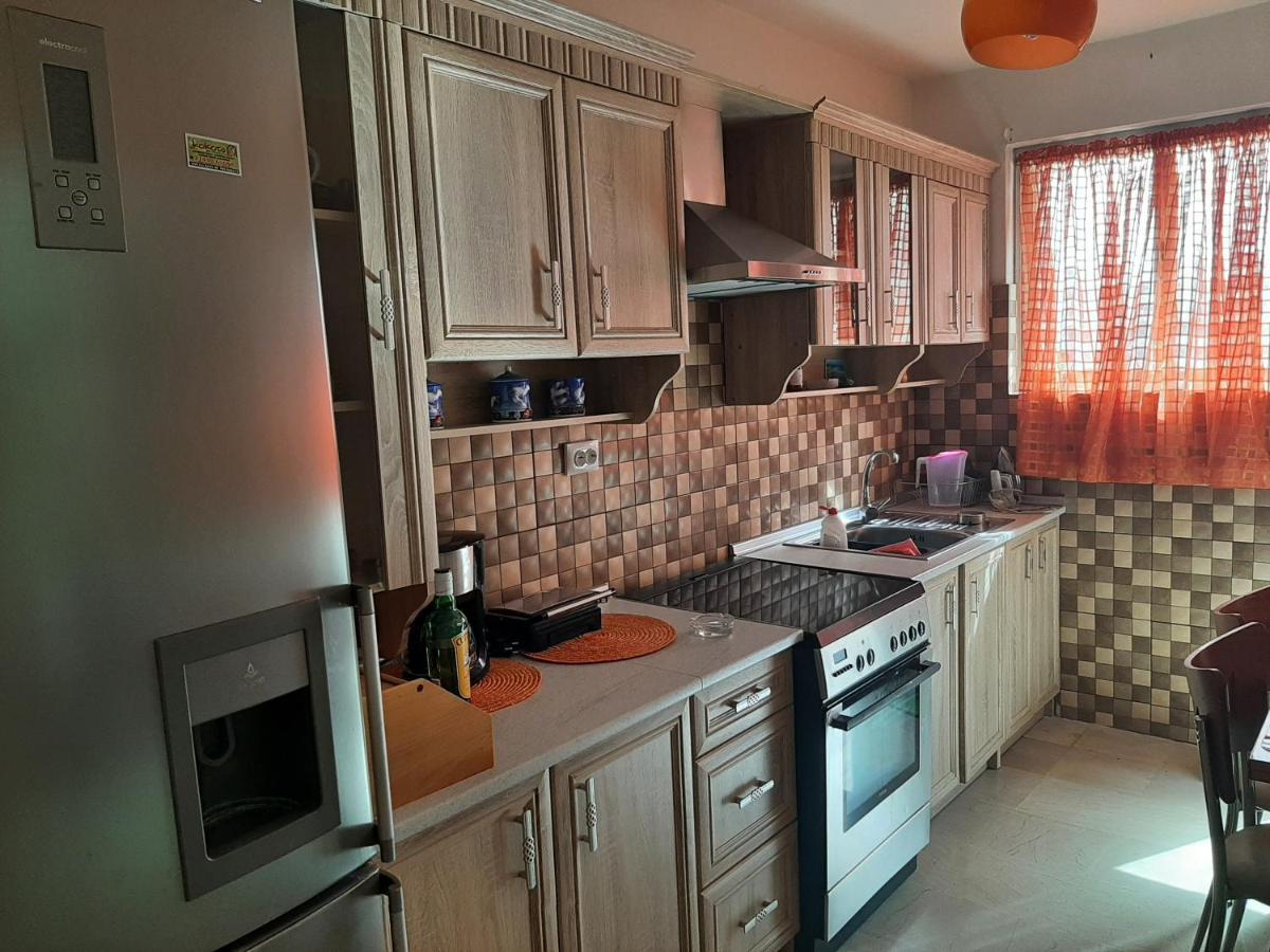 Comfortable Beachfront Apartment ลูตรากี ภายนอก รูปภาพ
