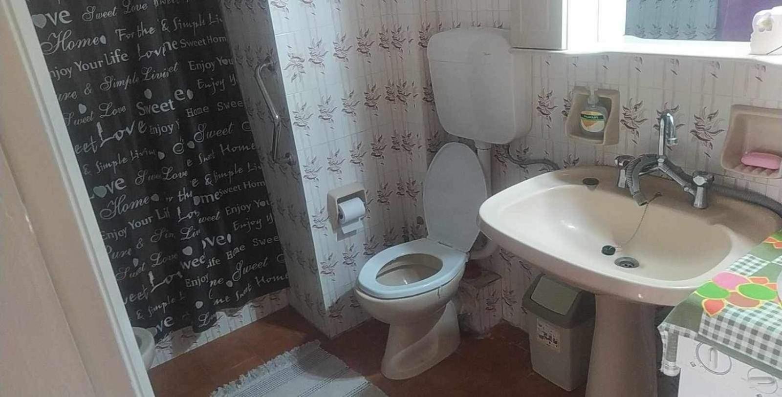 Comfortable Beachfront Apartment ลูตรากี ภายนอก รูปภาพ