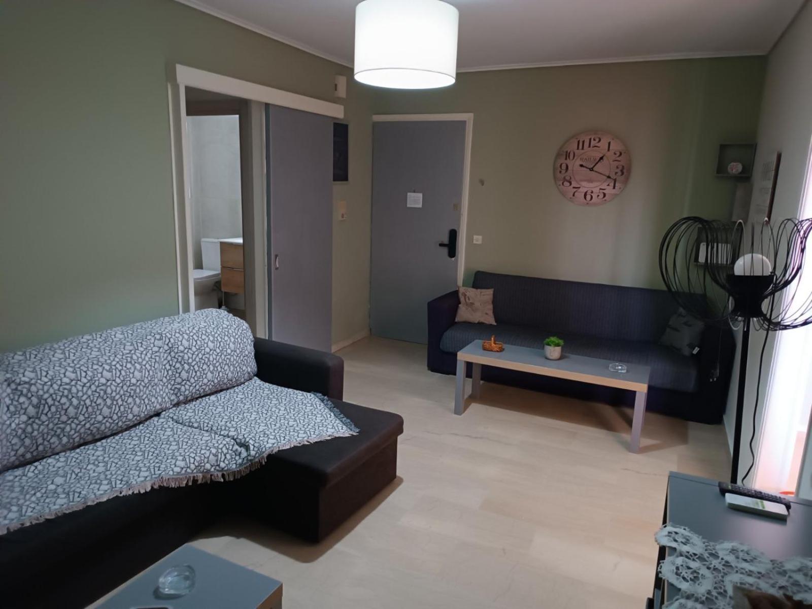 Comfortable Beachfront Apartment ลูตรากี ภายนอก รูปภาพ